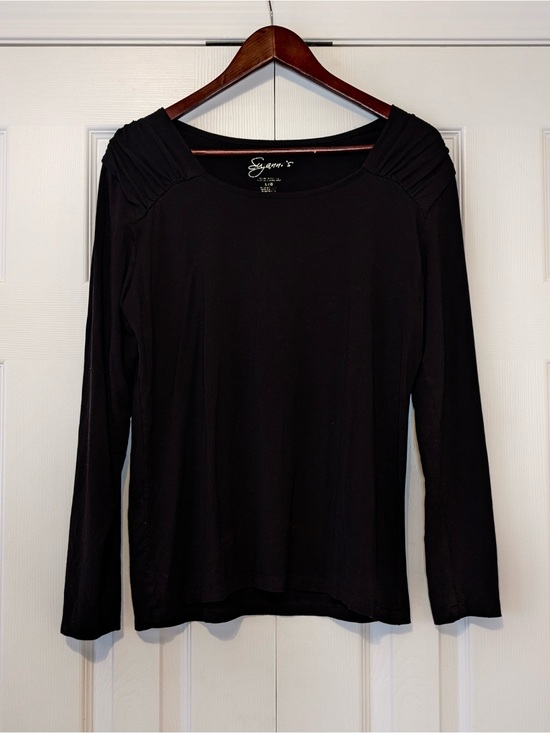 Suzanne’s Tops - Y2K Suzanne’s Runched Shoulder Shirt